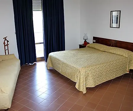 Giulivo & Village Hotel 4*